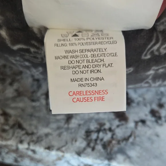 Cupcakes & Cashmere Gray Patterned Pet Bed - Picture 8 of 12